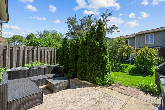 Building Photo - 409 Mallard Dr