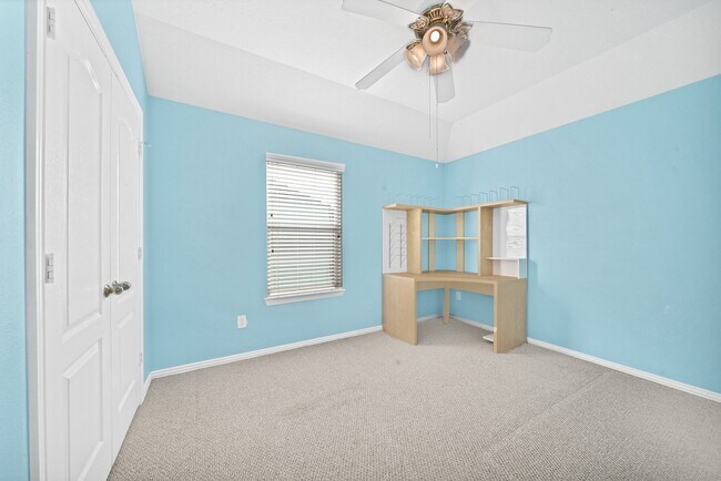 Building Photo - 18123 Memorial Falls Dr