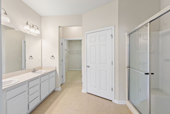 Building Photo - Beautiful Wolf Creek condo available now!