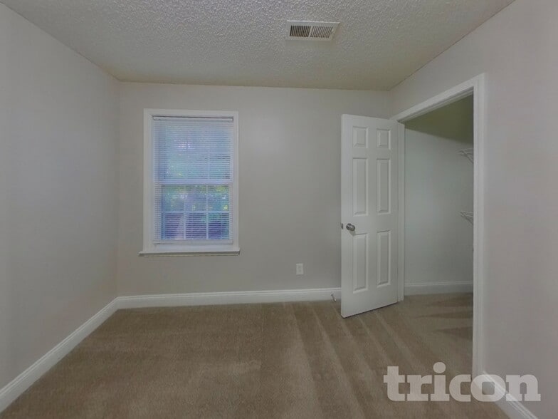 Building Photo - 13706 Traherne Ct
