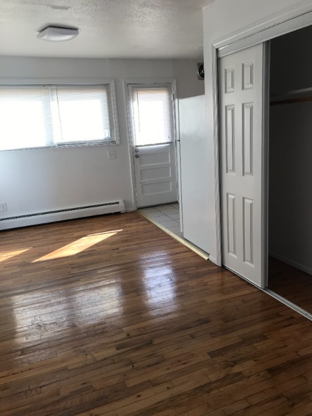 Building Photo - 241 Quinnipiac Ave