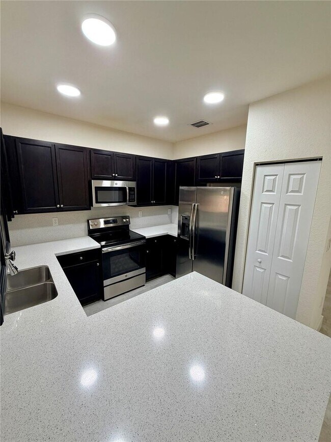 Building Photo - 6561 N Anise Ct