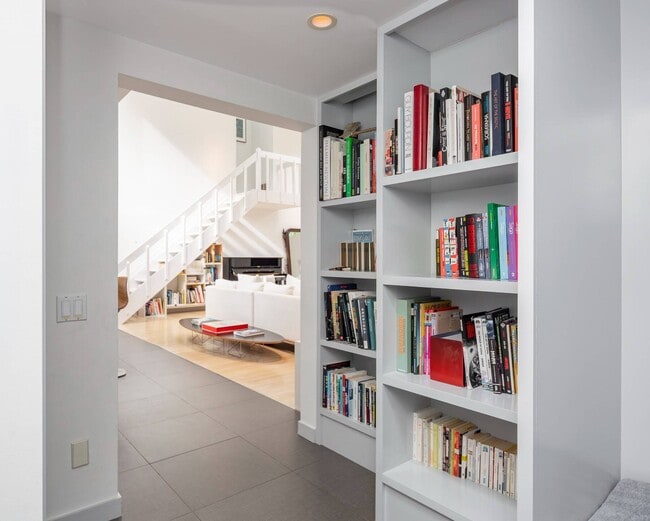 Building Photo - 138 Merchants Path