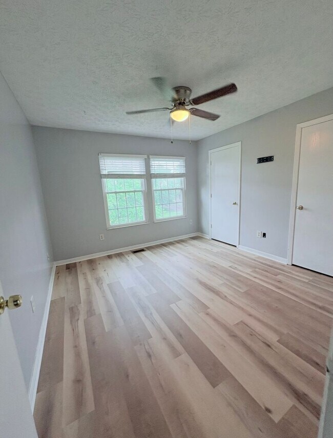 Building Photo - 4BR/2.5BA  | Newly Flooring | Garage | Gated back yard