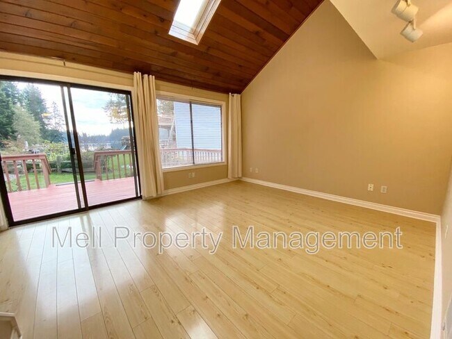 Building Photo - 2370 E Phillips Lake Loop Rd