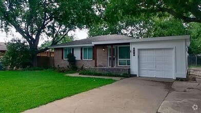 Building Photo - 808 Blanton Dr
