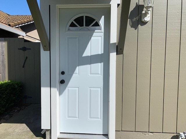 Building Photo - Gorgeous Studio ~ Convenient Location in E...