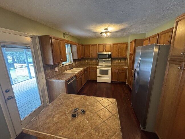 Building Photo - 100 Faldo Dr