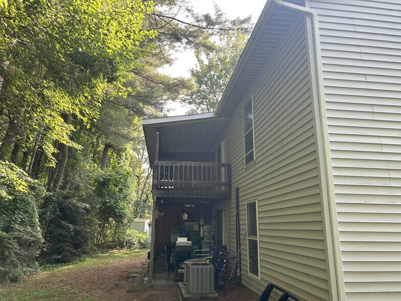 Building Photo - 3011 Lone Pine Rd