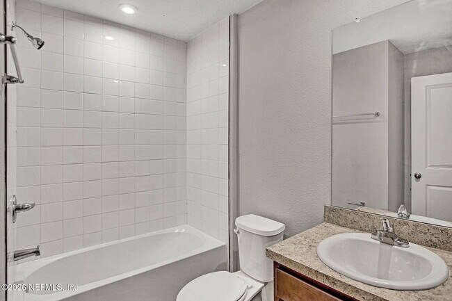 Building Photo - 5958 Creekside Crossing Dr