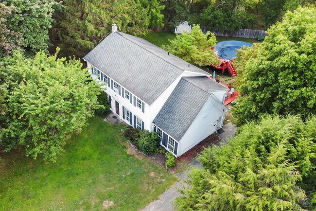 Building Photo - 247 Strawridge Rd