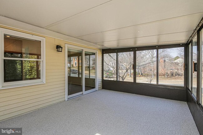Building Photo - 510 Retford Dr