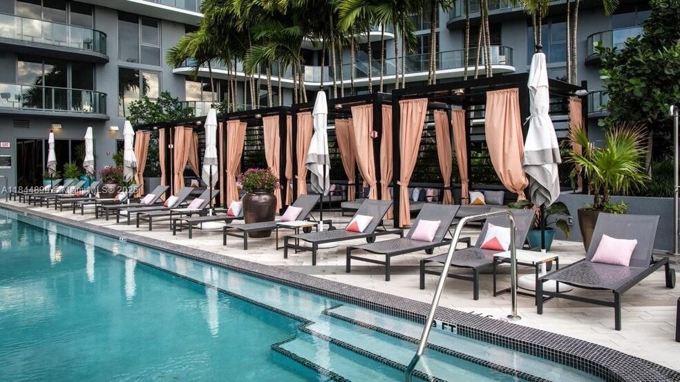 Building Photo - 121 NE 34th St