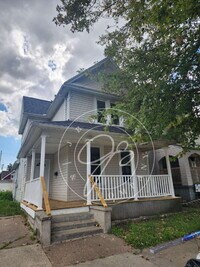 Building Photo - 4 bed with bonus room! So much space thoug...