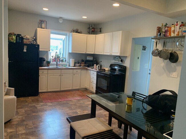 Building Photo - Single Family Home in Bryn Mawr - 3 bed 2 bath!