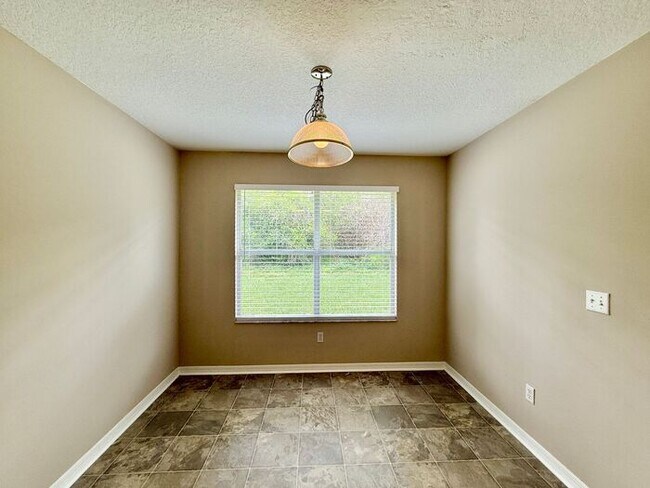 Building Photo - LARGE AND SPACIOUS 4/3 HOME IN EAST ORLANDO WEDGEFIED COMMUNITY