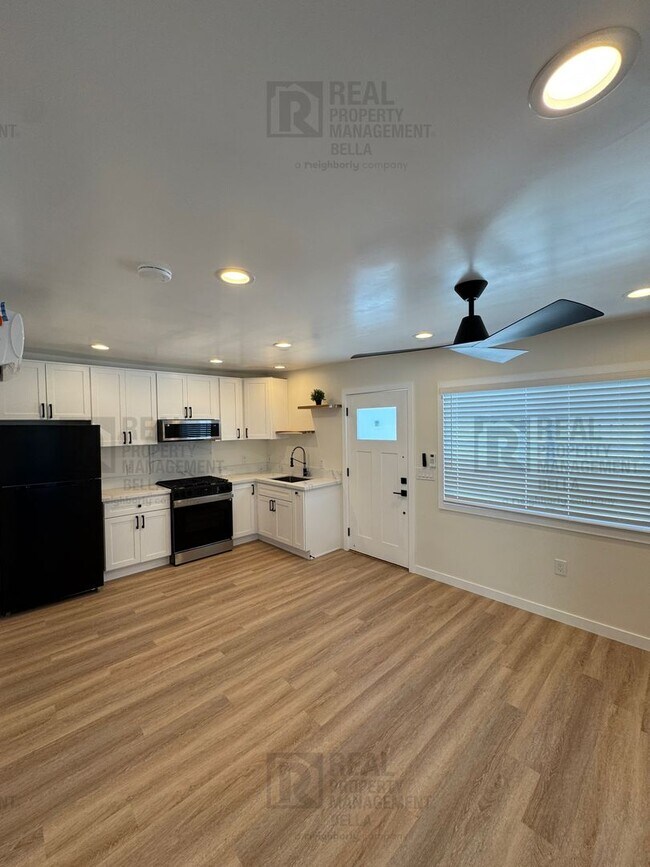Building Photo - 1403 W Sumner Ave