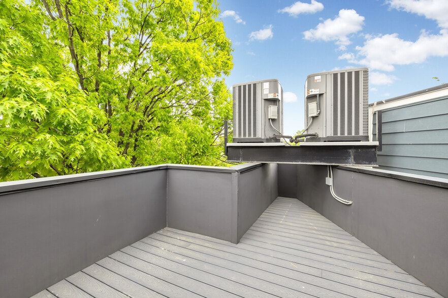 Building Photo - 1451 Maryland Ave NE