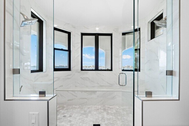 Building Photo - 1 18th Ave S