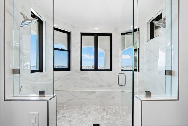 Building Photo - 1 1st Ave S