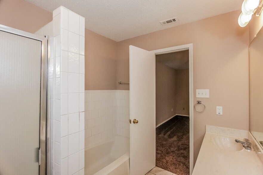 Building Photo - 6505 Nicole Way