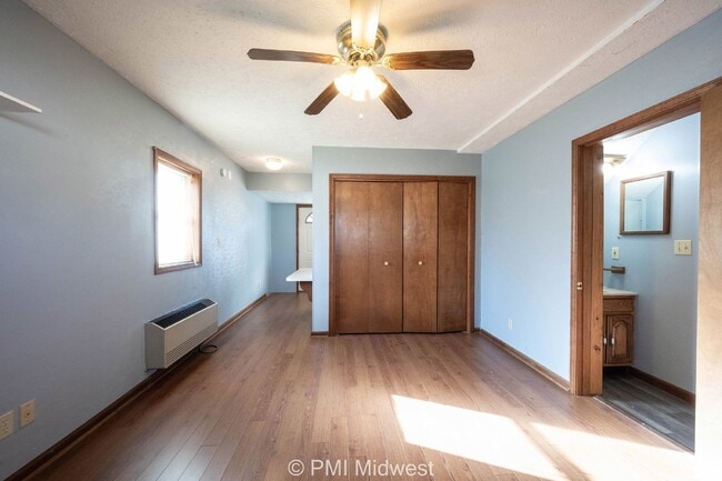 Building Photo - Charming Studio Apartment in Greenfield, I...