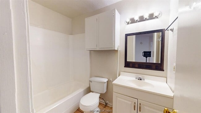 Building Photo - 922 Navarro Dr