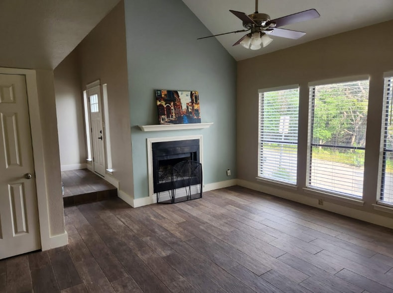 Building Photo - 305 Forest Dr