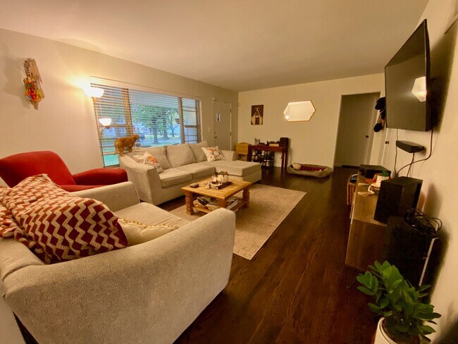 Building Photo - 7622-7624 MAIN STREET