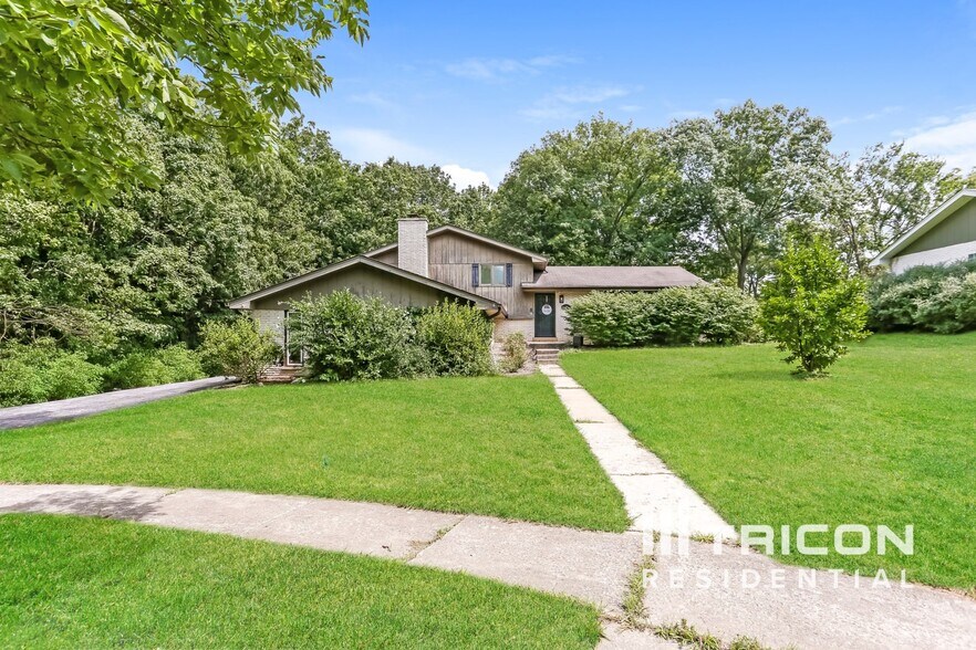 Primary Photo - 869 Oakwood Dr