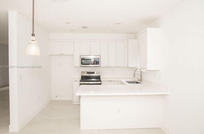 Building Photo - 273 SE 32nd Ave