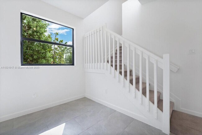 Building Photo - 286 SW 159th Dr