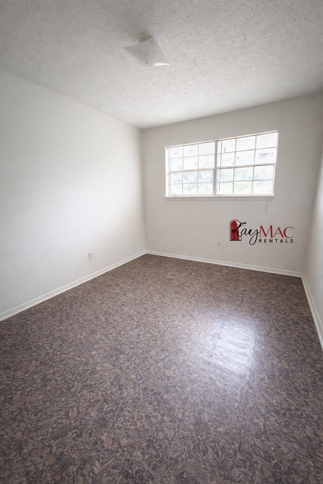 Building Photo - 1115 6th St