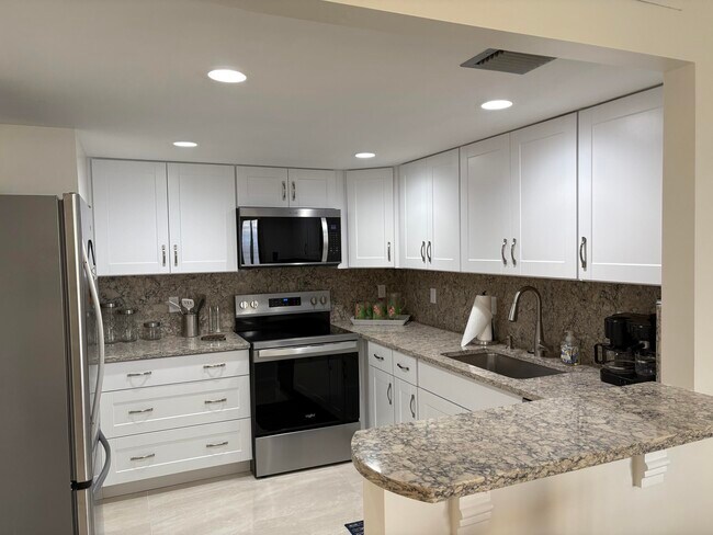 Building Photo - 2800 N Ocean Dr