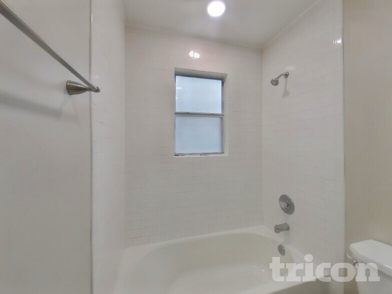 Building Photo - 3631 Mandarin Woods Dr N