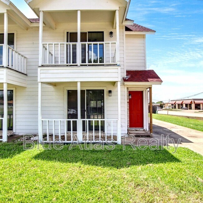 Building Photo - 2300 Indigo Ln