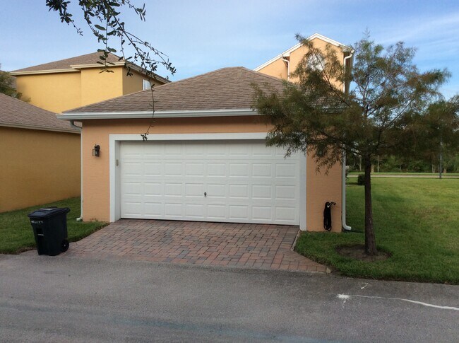 Building Photo - 2503 SE Ruskin Dr