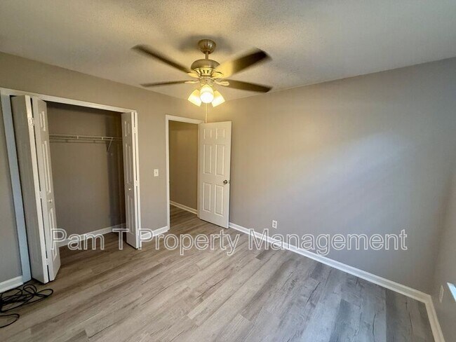 Building Photo - 227 Sugar Mill Dr
