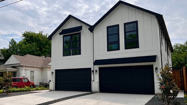 5318 EAST SIDE - 5316 East Side Ave