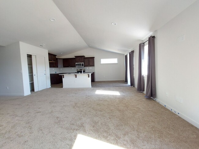 Building Photo - 3 bed 2 bath house