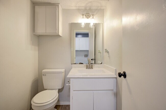 Building Photo - 1707 Ridgemont Cir