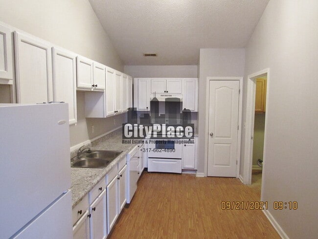 Building Photo - 608 Fisher Creek Dr, Indianapolis, IN 46239