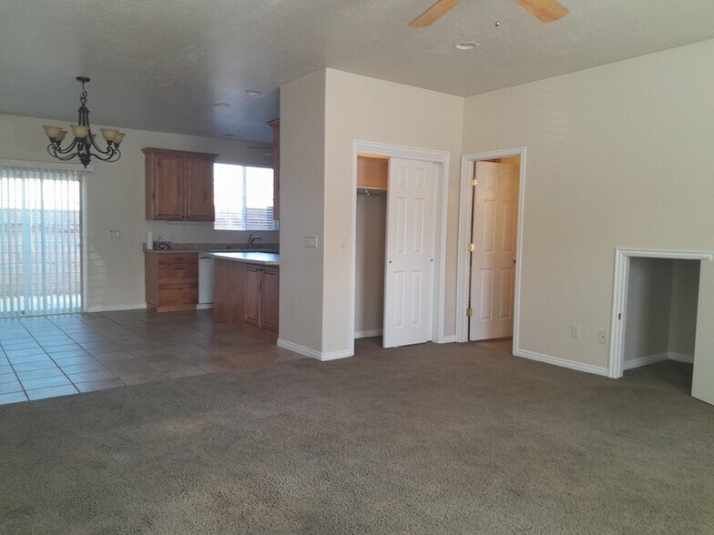 Building Photo - 1033 E 500 S