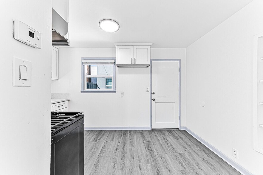 Building Photo - 727 Olive Ave