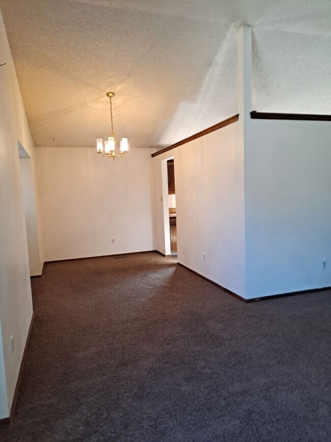 Building Photo - 2 Carefree Ln