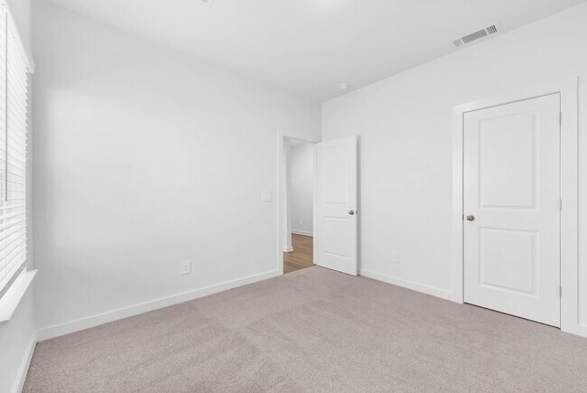 Building Photo - 2356 Woodmeadow Dr