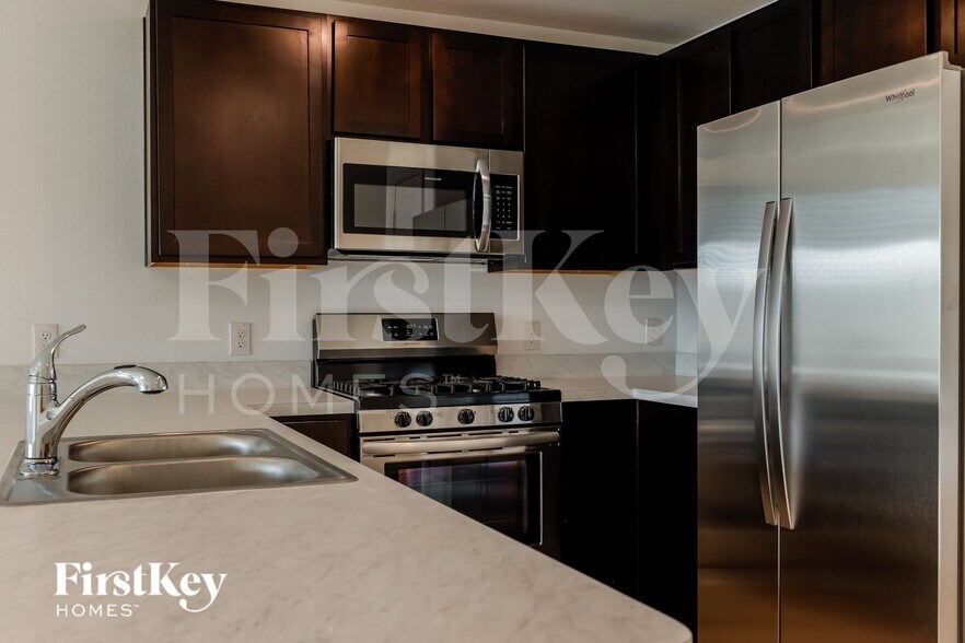 Building Photo - 437 Maple Bnd Ln