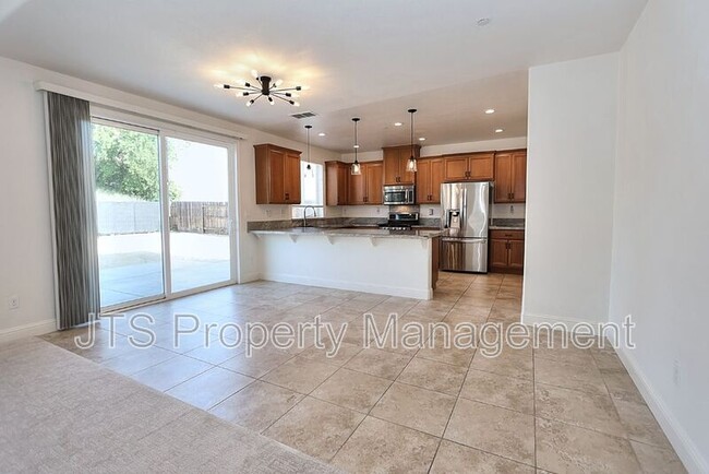 Building Photo - 3403 Oselot Way