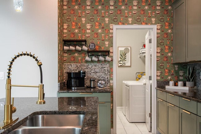 Building Photo - 4761 Kings Castle Cir