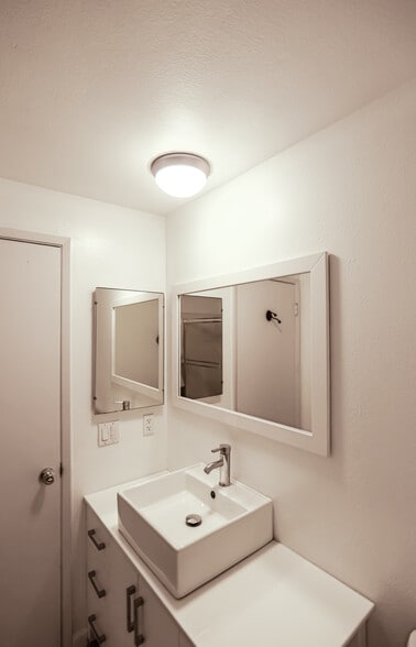Guest Bathroom - 10650 Holman Ave